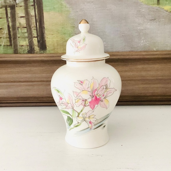 Vintage Translucent Bone China Ginger Jar White Gold Pink Floral Japan FLAW - Picture 12 of 12